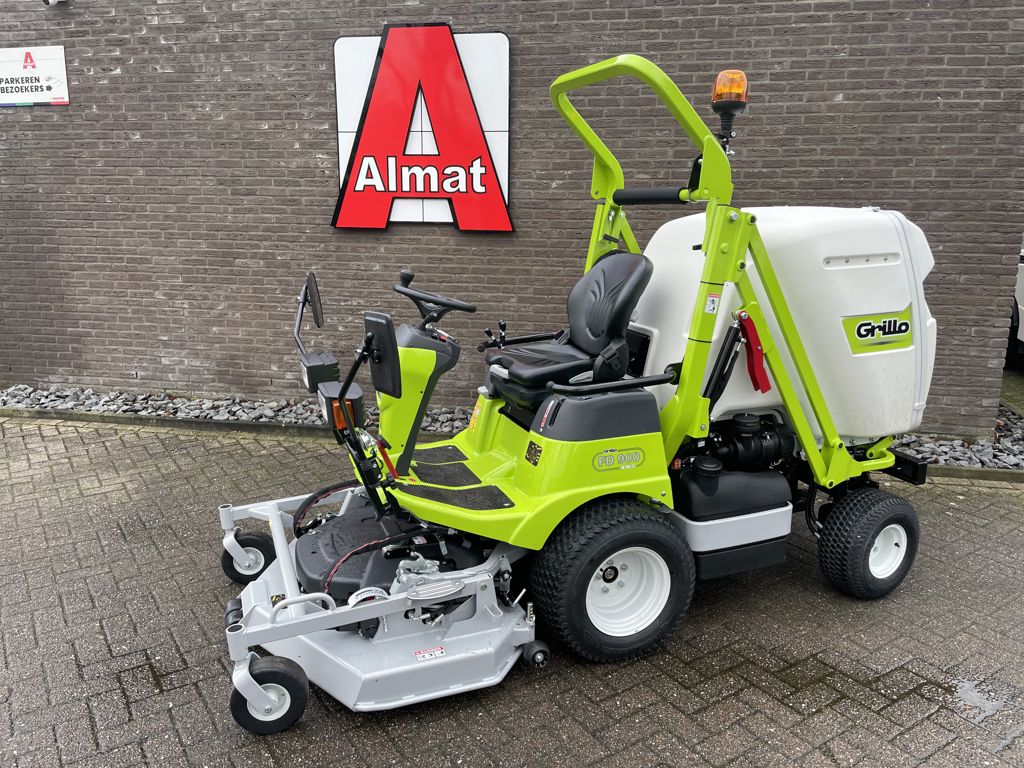 Grillo-FD 900 4WD frontmaaier met hoogkiep