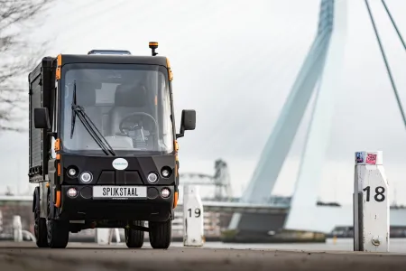 Spijkstaal wint tender voor de levering en all-in onderhoud van maar liefst 134 elektrische bedrijfsvoertuigen aan het Ministerie van Defensie!