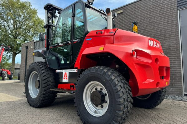 almat-manitou-ruwterreinheftruck-achterkant_1726478220